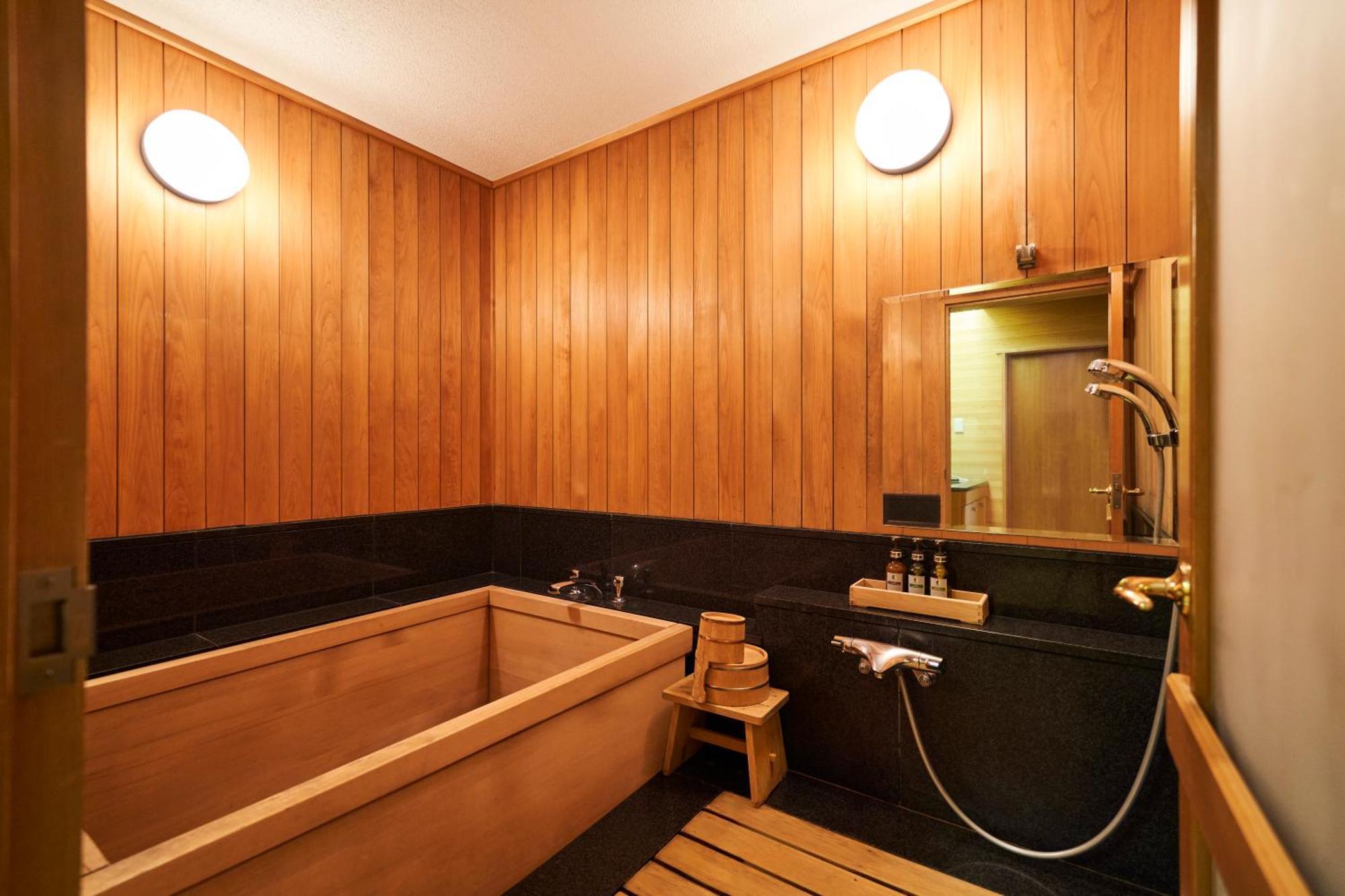 长崎全球视野酒店 外观 照片 A traditional Japanese bathroom